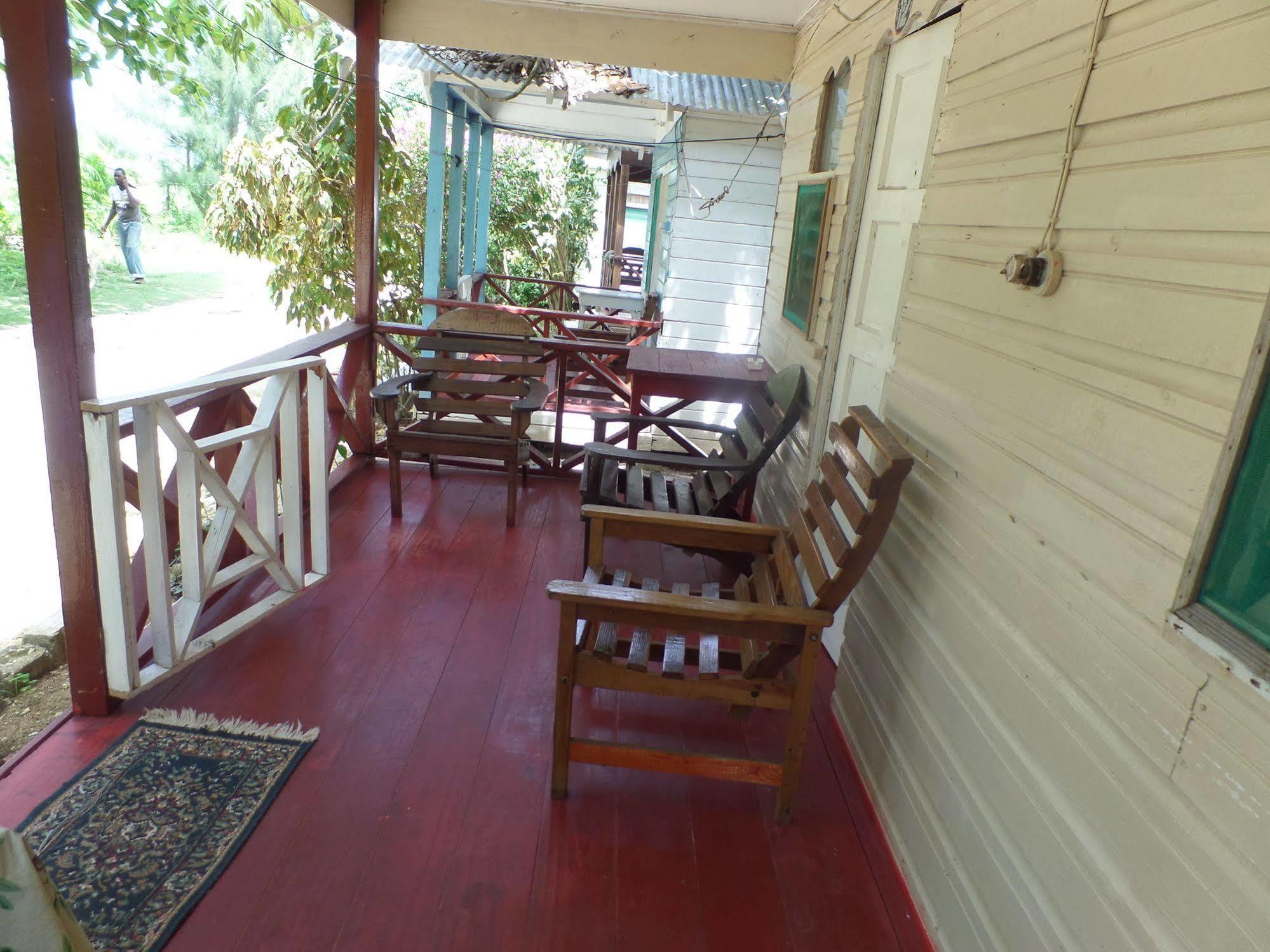 Beach Road Cottages At Jah Bs Negril Exterior photo