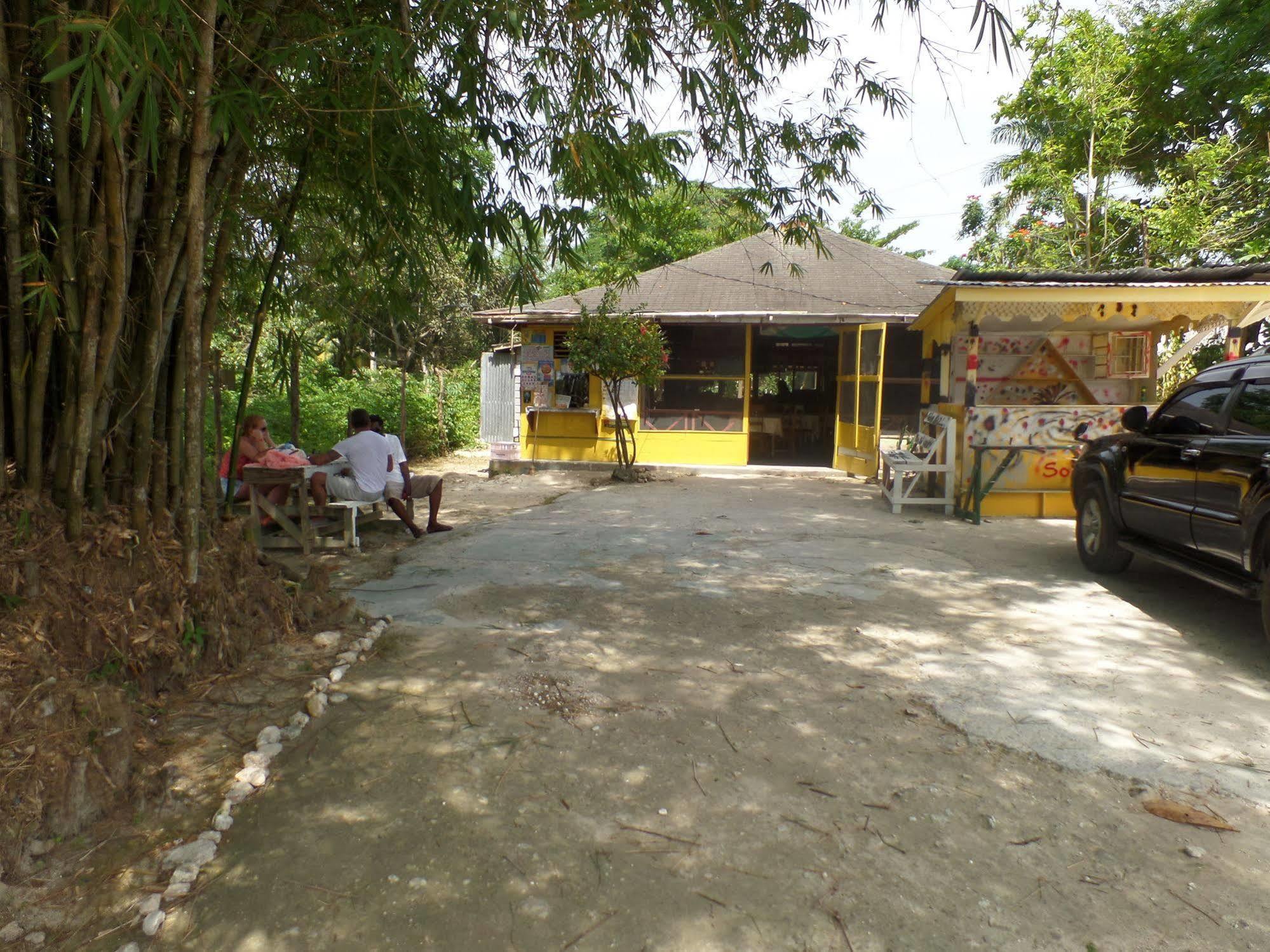 Beach Road Cottages At Jah Bs Negril Exterior photo